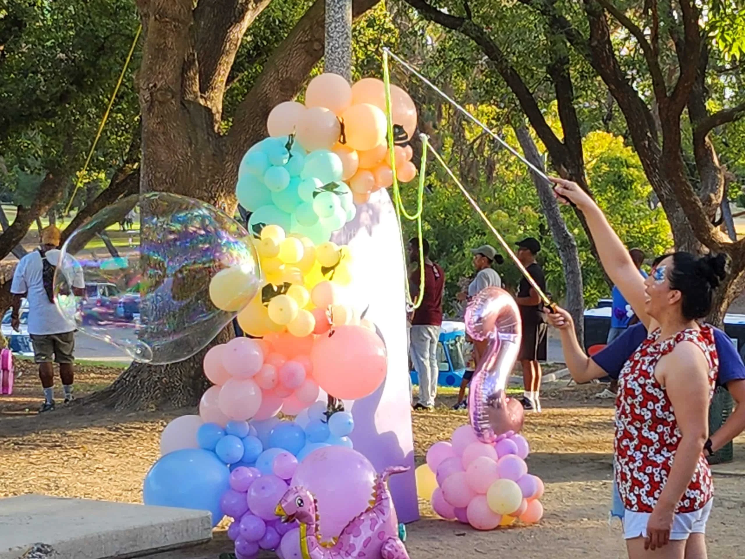 JoecusPocus balloon column with bubbles at park event